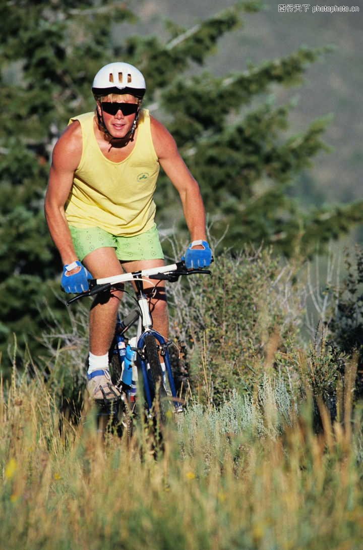 近视骑自行车带什么头盔-带近视眼镜骑车摩托