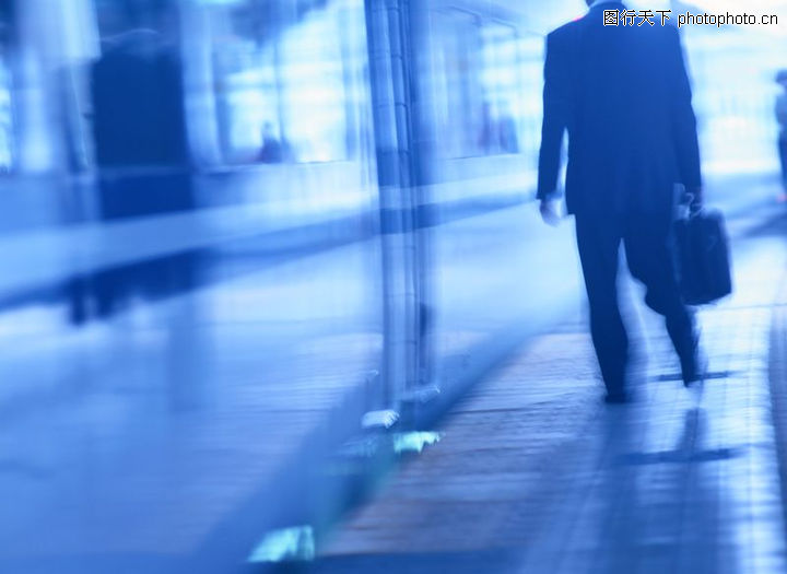 求助!日平均工资按22天算,七月工作日是21天,