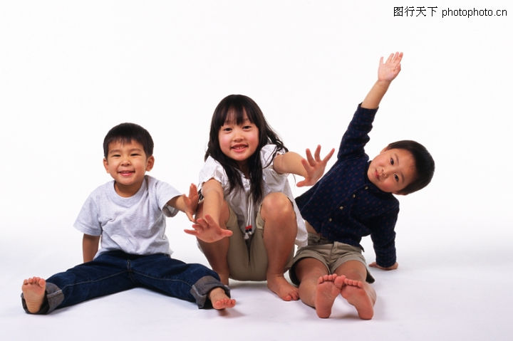 0127-温馨家庭图-家庭情侣图库-小孩 小学生 举