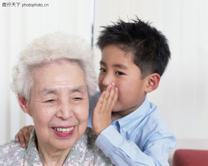 三代同堂0052-三代同堂图-亲子教育图库-奶奶和孙子 白发 讲悄悄话