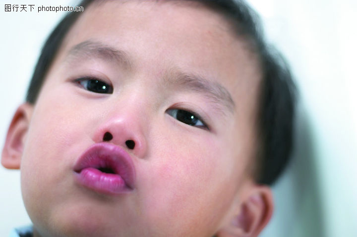 02-儿童生活图-儿童图库-嘟起嘴吧 可爱男孩 黑眼珠