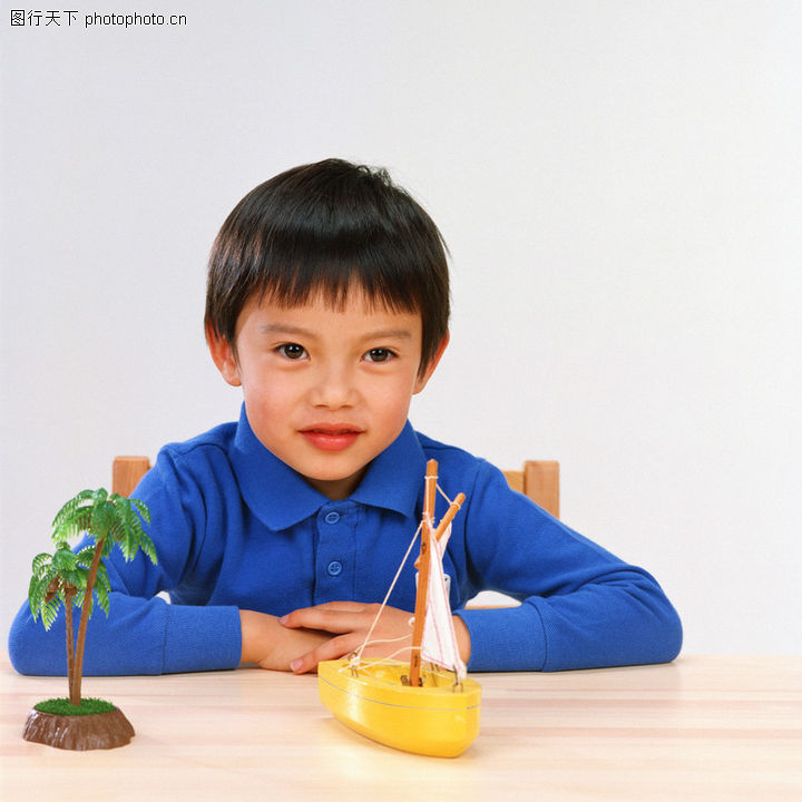 航海梦想+端坐桌边