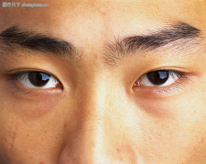 亚洲男性的眼睛