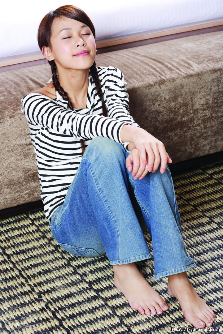 瑜伽美女0055-瑜伽美女图-美容图库-居家女孩