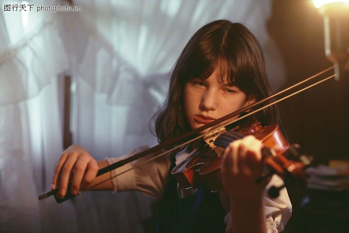 童趣0186-童趣图-家庭婚姻图库-拉小提琴 演奏